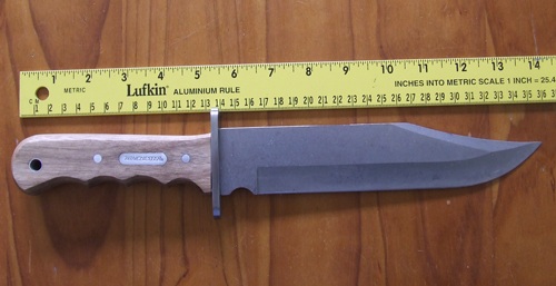 Winchester Bowie knife length. Measuring with ruler.